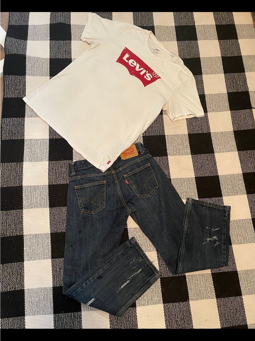 Levi's White Tee with Red Logo - Kids Short Sleeve
